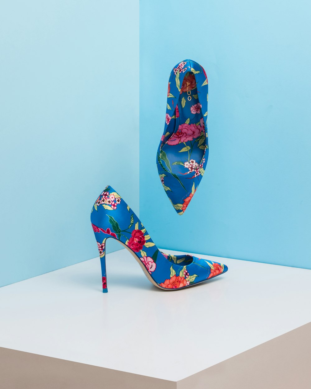 Çiçek Desenli Stiletto